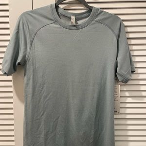 Small lululemon metal vent tech ss in light blue